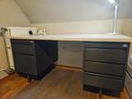 Ijzeren bureau met houten legplank en 5 diepe schuiven, Huis en Inrichting, Bureaus, Ophalen, Gebruikt, Bureau
