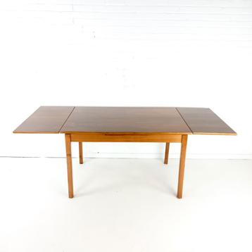 Vintage eettafel uitschuifbaar beschikbaar voor biedingen