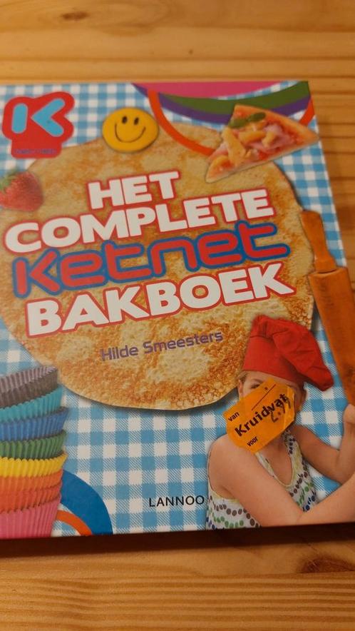 Hilde Smeesters - Het complete Ketnet bakboek, Boeken, Kinderboeken | Jeugd | onder 10 jaar, Gelezen, Ophalen of Verzenden