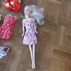 Barbie look-alike met uitgebreide kledingset, Ophalen of Verzenden, Zo goed als nieuw, Barbie