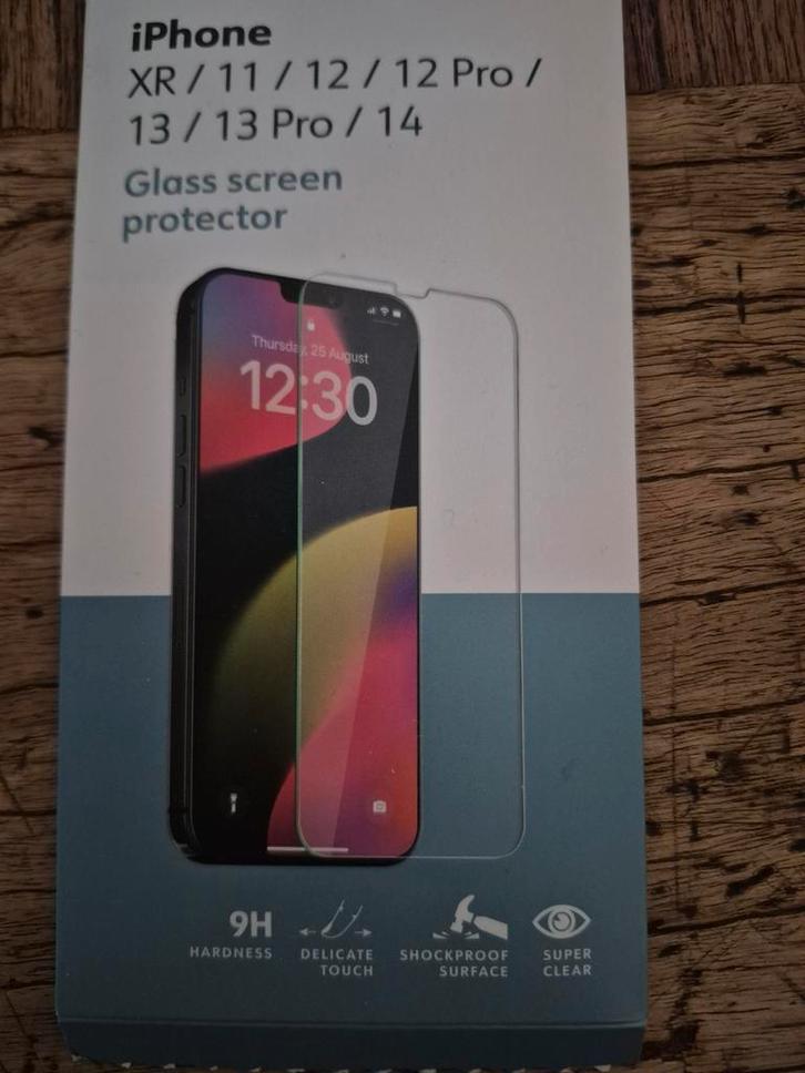 Screenprotector en 2 hoesjes voor iphone14, Telecommunicatie, Mobiele telefoons | Hoesjes en Screenprotectors | Apple iPhone, Zo goed als nieuw
