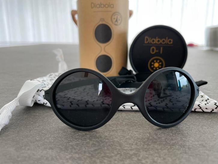 Lunettes de soleil Ki ET LA Diabola noires pour bébé, Enfants & Bébés, Accessoires de mode pour enfants, Comme neuf, Enlèvement