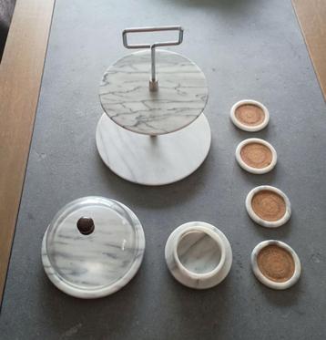 marmer set: kaasstolp/praline toren/kaarshouder/onderzetters beschikbaar voor biedingen