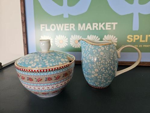 Pip studio melkkannetje en suikerpot blauw ribbon rose, Huis en Inrichting, Keuken | Servies, Zo goed als nieuw, Ophalen of Verzenden