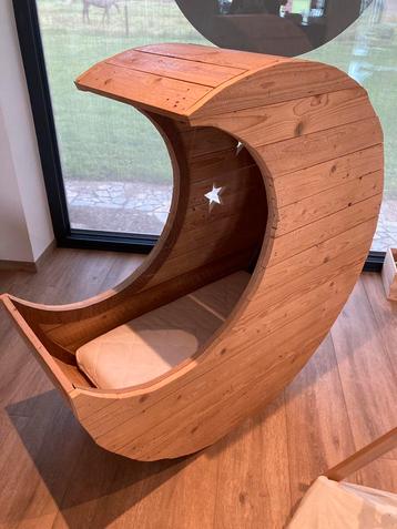 Babybed in vorm van maan, Kinderen en Baby's, Ophalen, Zo goed als nieuw