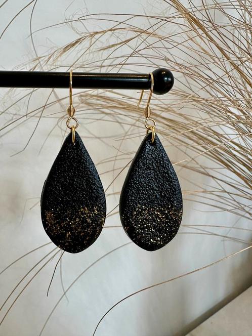 Zelfgemaakte oorbellen, Handtassen en Accessoires, Oorbellen, Nieuw, Hangers, Zwart, Ophalen of Verzenden