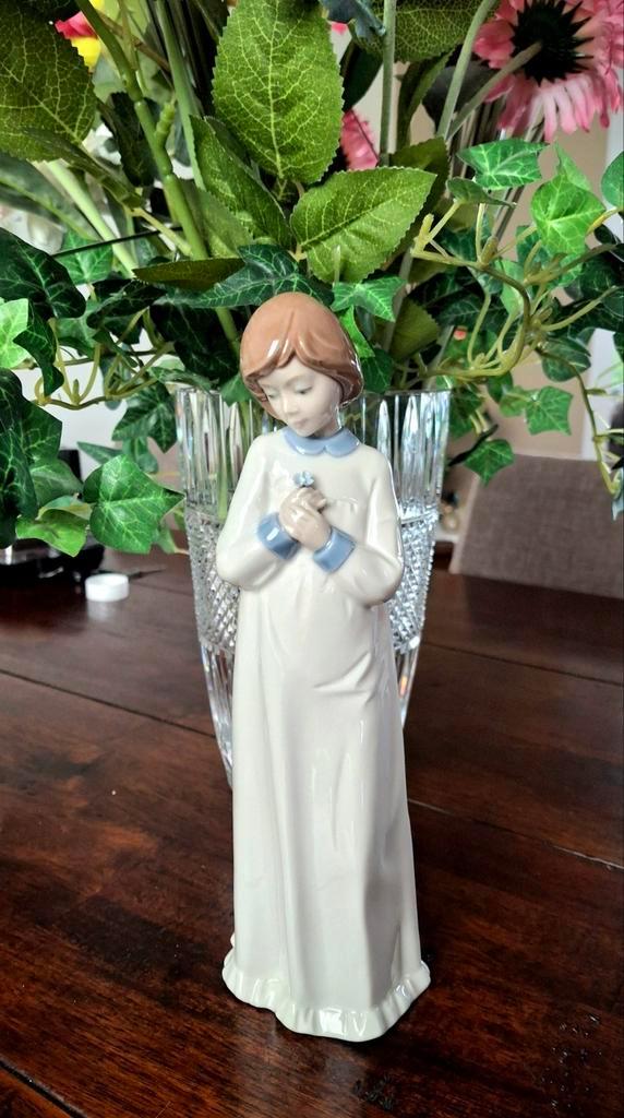 Puntgaaf sierlijk NADAL beeldje.
Met certificaat., Verzamelen, Beelden en Beeldjes, Nieuw, Ophalen of Verzenden