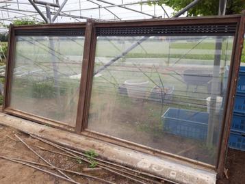 Groot raam dubbel glas in meranti 1,53m x3,50m + vensterbank, Doe-het-zelf en Bouw, Ophalen, Gebruikt, Gevelraam of Ruit, Dubbelglas