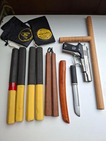 Allerlei materialen gevechtssport  beschikbaar voor biedingen