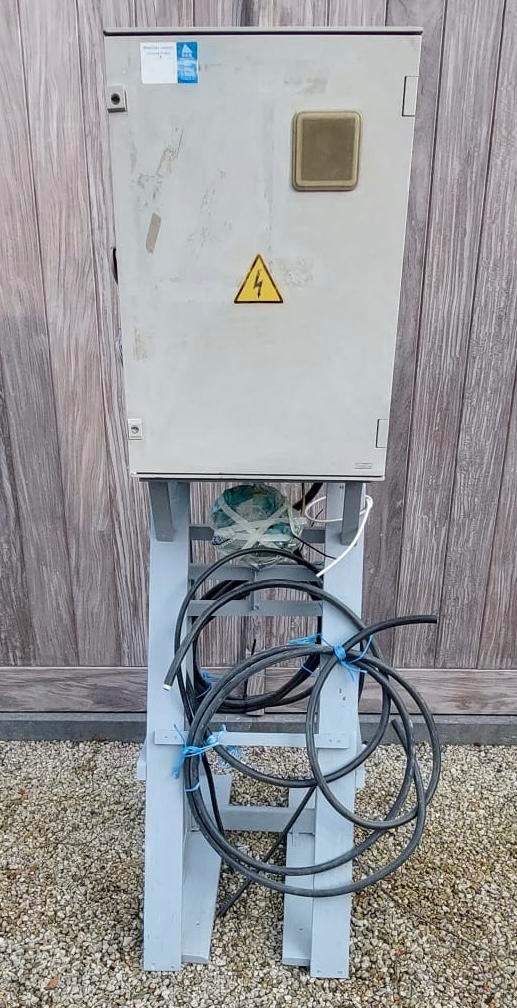 Elektrische meterkast (werfkast), Doe-het-zelf en Bouw, Elektriciteit en Kabels, Zo goed als nieuw, Ophalen