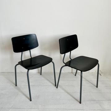 Deense eetkamerstoelen. Vintage. Zwart gebeitst hout beschikbaar voor biedingen