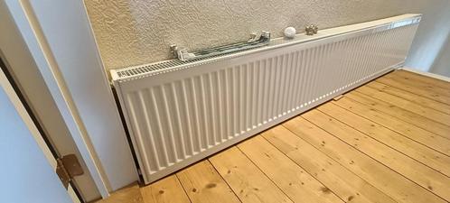 Twee radiatoren te koop., Doe-het-zelf en Bouw, Verwarming en Radiatoren, Zo goed als nieuw, Radiator, 800 watt of meer, 30 tot 80 cm