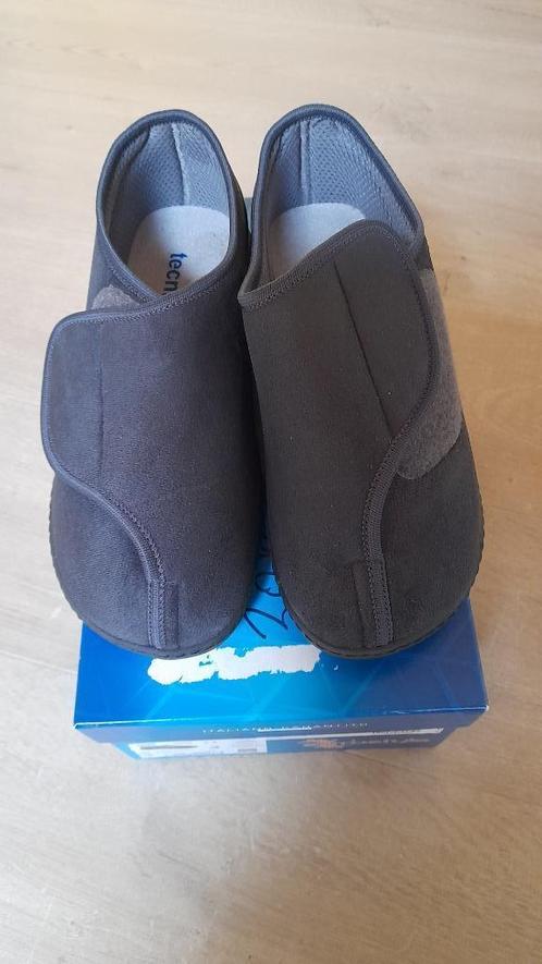 Tecnica: Grijze pantoffels / comfortschoenen (schoenmaat 42), Kleding | Heren, Schoenen, Zo goed als nieuw, Pantoffels of Sloffen