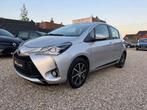 Toyota Yaris 1.5i *12 mois de garantie* (bj 2018, automaat), Auto's, Stof, 4 cilinders, Yaris, Zilver of Grijs