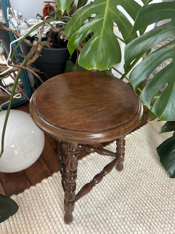 Vintage plantentafeltje, bijzettafeltje beschikbaar voor biedingen