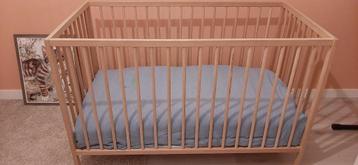 Babybed met veel toebehoren beschikbaar voor biedingen
