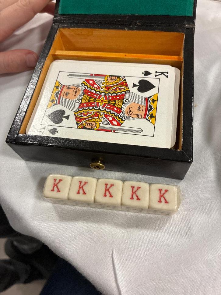 Antiek poker dobbelstenen spel, Hobby en Vrije tijd, Gezelschapsspellen | Kaartspellen, Zo goed als nieuw, Ophalen of Verzenden