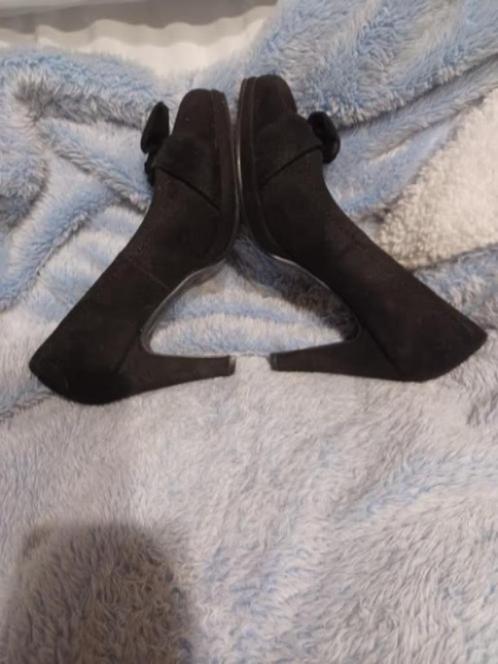 une paire des escarpins vintage p.37, Kleding | Dames, Schoenen, Pumps, Ophalen of Verzenden
