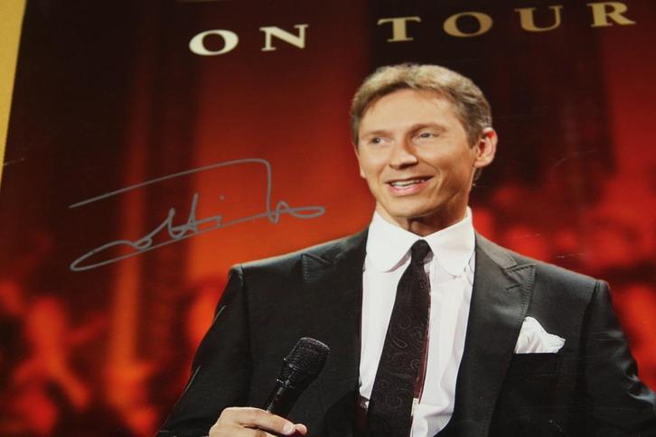 Gesigneerde Helmut Lotti "time to Swing" on tour boek 2008-9, Verzamelen, Muziek, Artiesten en Beroemdheden, Zo goed als nieuw