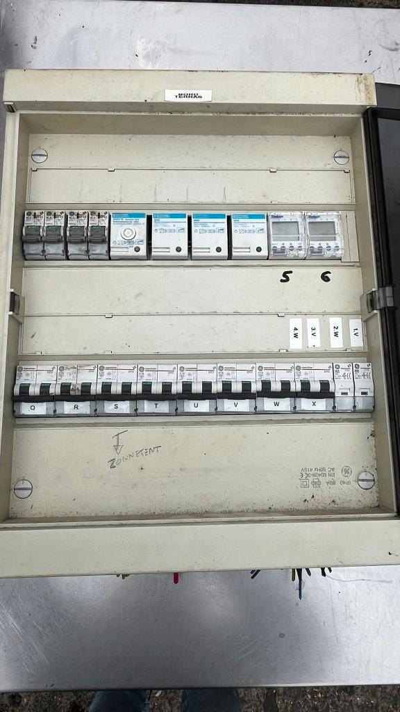 Elektrische verdeelkast 24 groepen met aardlekautomaten, Bricolage & Construction, Électricité & Câbles, Utilisé, Autres types