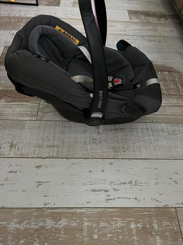 Maxi cosi + verkleiner beschikbaar voor biedingen
