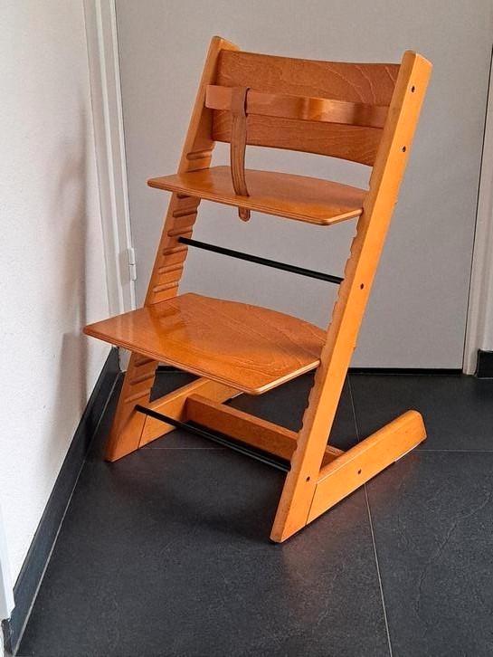 Stokke Tripp Trapp kinderstoel met stoelverkleiner, Kinderen en Baby's, Kinderstoelen, Gebruikt, Meegroeistoel, Aanschuifbaar