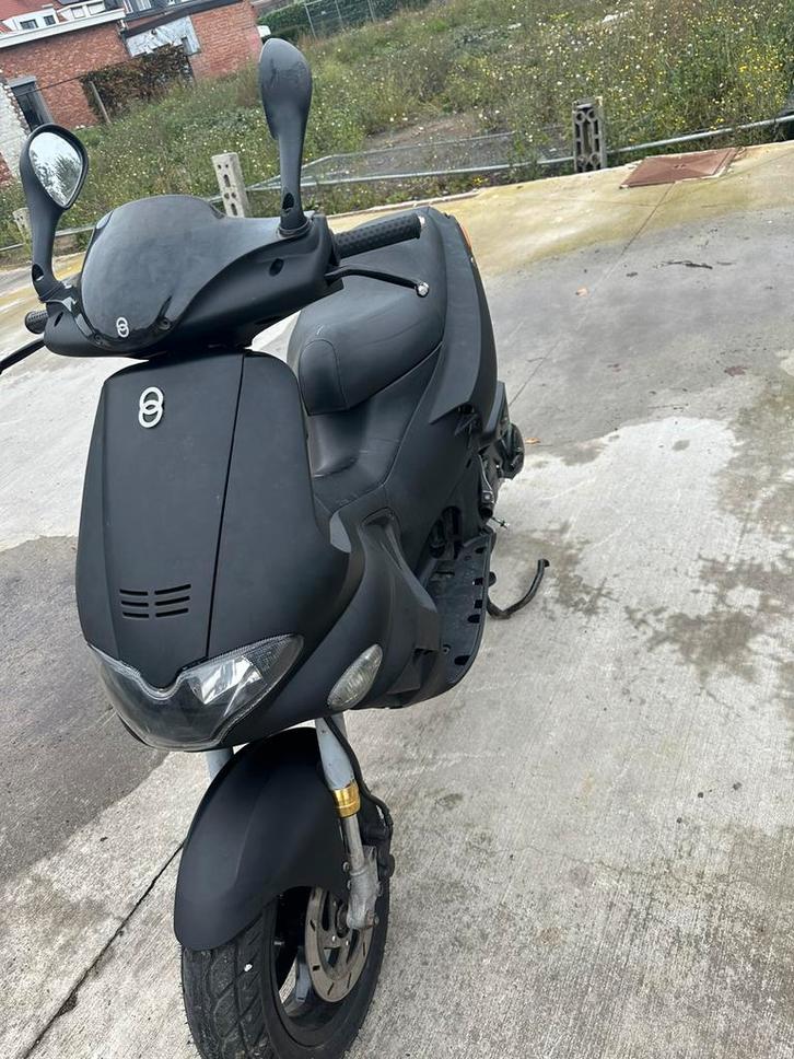 gilera runner 2t 50cc DD, Fietsen en Brommers, Snorfietsen en Snorscooters, Zo goed als nieuw, Gilera, Ophalen