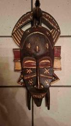 Afrikaans masker, Enlèvement