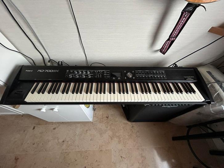 Piano de scène Roland RD700 gx, Musique & Instruments, Pianos, Utilisé, Piano, Noir, Digital, Enlèvement