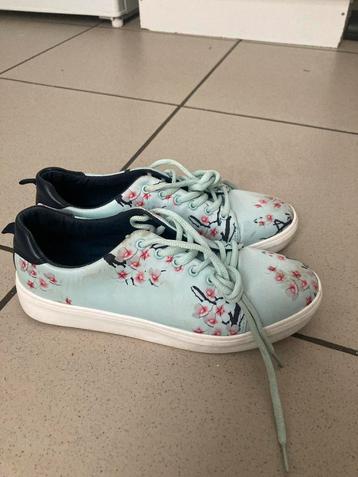 Schoenen beschikbaar voor biedingen