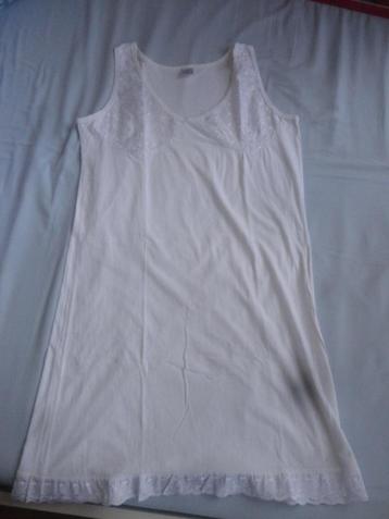 nachtkleding beschikbaar voor biedingen