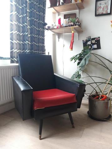 fauteuil skai vintage 60 70 rouge noir beschikbaar voor biedingen