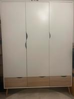 Kleerkast op houten poten, Huis en Inrichting, Ophalen, Zo goed als nieuw, Eikenhout
