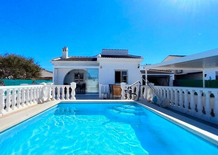 Villa avec piscine et garage /Torrevieja, Immo, Étranger, Espagne, Maison d'habitation, Autres
