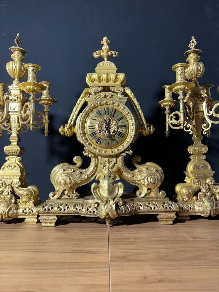(67) Antieke Franse Bronzen Regency Pendule met Kandelaren, Antiek en Kunst, Antiek | Klokken, Ophalen of Verzenden