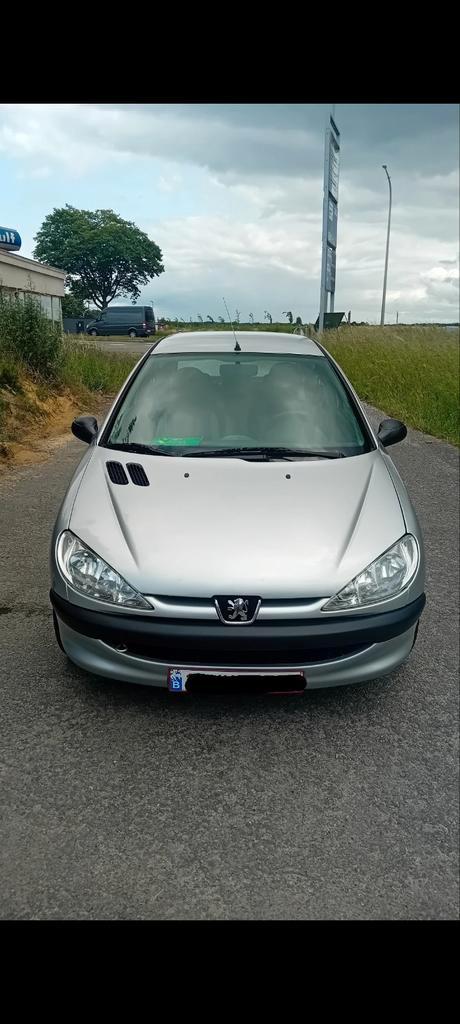 Peugeot 206 1.1 essence. Contrôle valable avril 2026, Auto's, Peugeot, Particulier, Airbags, Lichtmetalen velgen, Metaalkleur