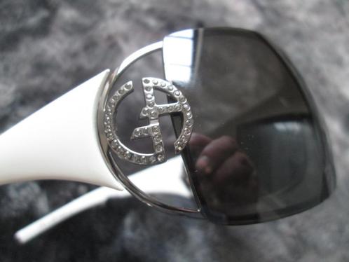 Giorgio Armani GA 320/S CWUYA Sunglasses White with Diamonds, Bijoux, Sacs & Beauté, Lunettes de Soleil & Lunettes | Femmes, Neuf