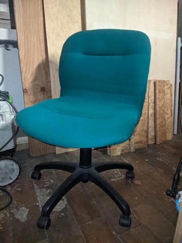 fauteuil van geborsteld katoen in dennengroen beschikbaar voor biedingen