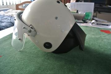 POLITIEHELM beschikbaar voor biedingen