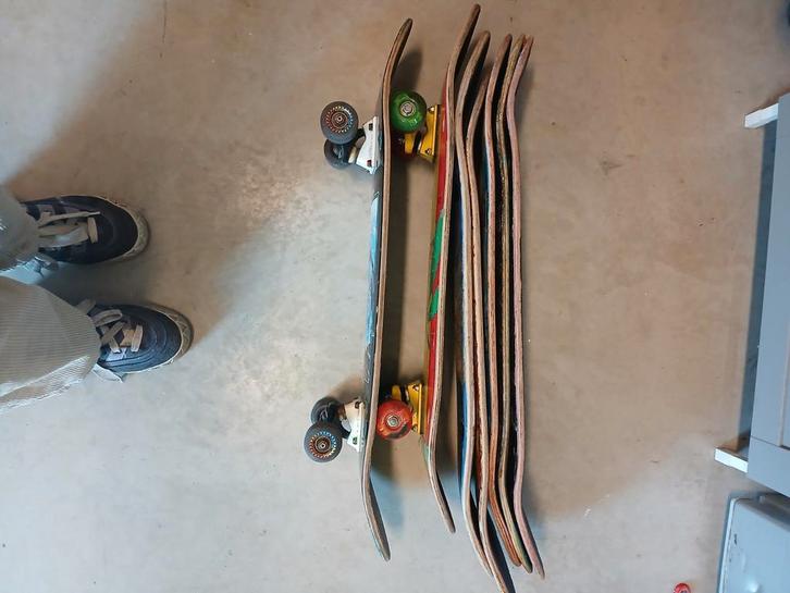 1 pro skateboard, 1beginner complete, 1new deck +5 old decks, Sport en Fitness, Skateboarden, Gebruikt, Skateboard, Ophalen of Verzenden