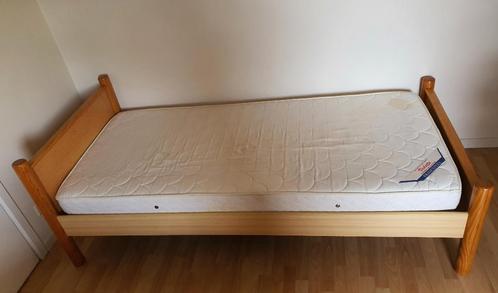Eenpersoonsbed met nachtkastje, Huis en Inrichting, Slaapkamer | Bedden, Gebruikt, 90 cm, Ophalen