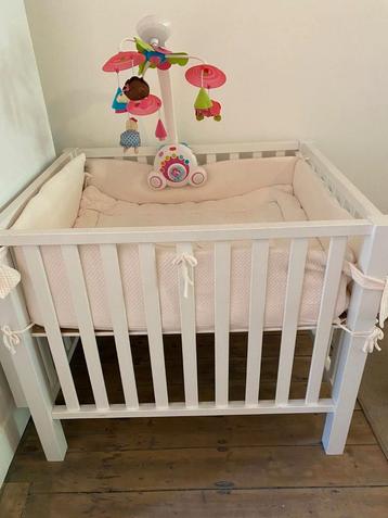 Quax Babybox met accessories beschikbaar voor biedingen