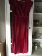 Nouveau tapis en bordeaux Taille : L, Vêtements | Femmes, Robes, Shein, Taille 42/44 (L), Rouge, Sous le genou
