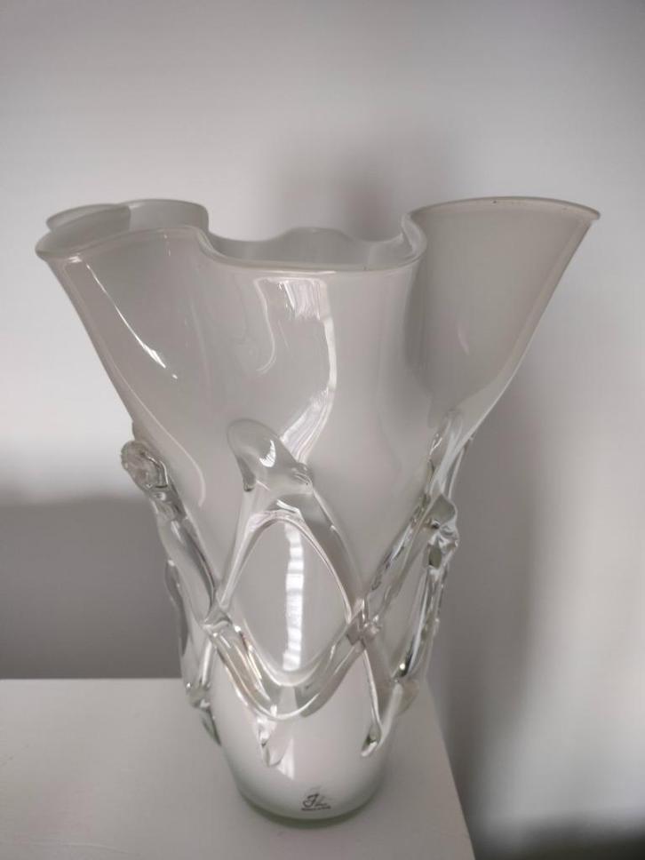 grote luxueuze glazen vaas, Huis en Inrichting, Woonaccessoires | Vazen, Nieuw, Wit, Minder dan 50 cm, Glas, Ophalen of Verzenden