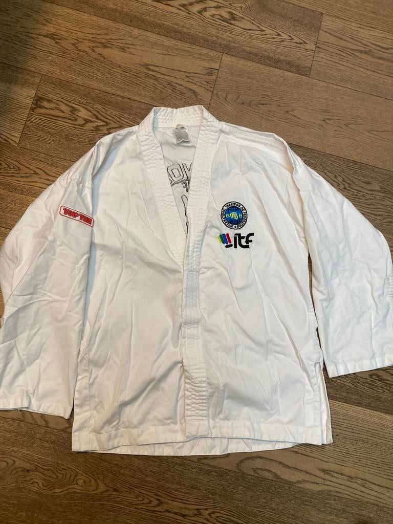 Taekwondo-uitrusting maat 170, Sport en Fitness, Vechtsporten en Zelfverdediging, Maat L, Ophalen of Verzenden, Zo goed als nieuw