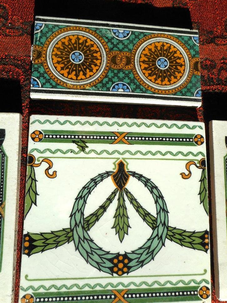 Lot 3 carreaux BOCH Art Nouveau dont 1 avec frise, Antiek en Kunst, Antiek | Keramiek en Aardewerk, Ophalen of Verzenden