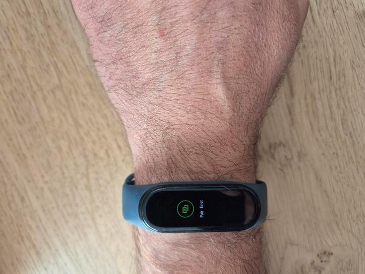 Xiaomi Miband 4 met accessoires, Sport en Fitness, Hartslagmeters, Zo goed als nieuw, Ophalen