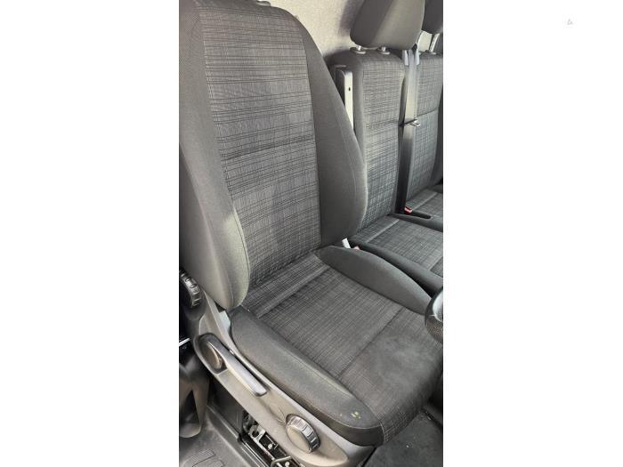 Stoel (bus) van een Mercedes Vito, Auto-onderdelen, Interieur en Bekleding, Mercedes-Benz, Gebruikt, 3 maanden garantie