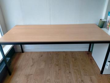 Eettafel  beschikbaar voor biedingen