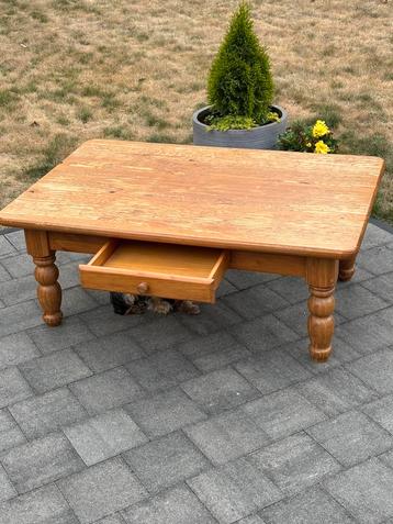 Rustieke houten salontafel met lade – karaktervol en stevig beschikbaar voor biedingen
